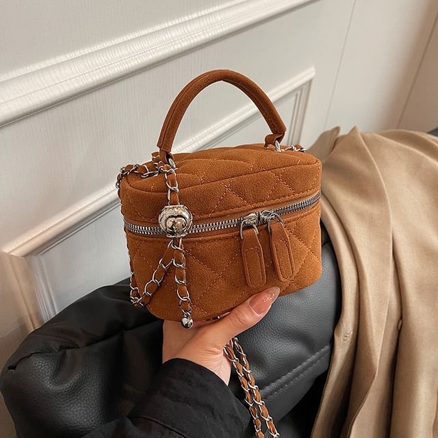 Quilted Chain Strap Bag Bucket