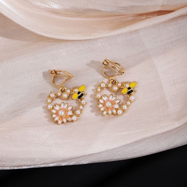 Floral Faux Pearl Bee Alloy Drop Earring