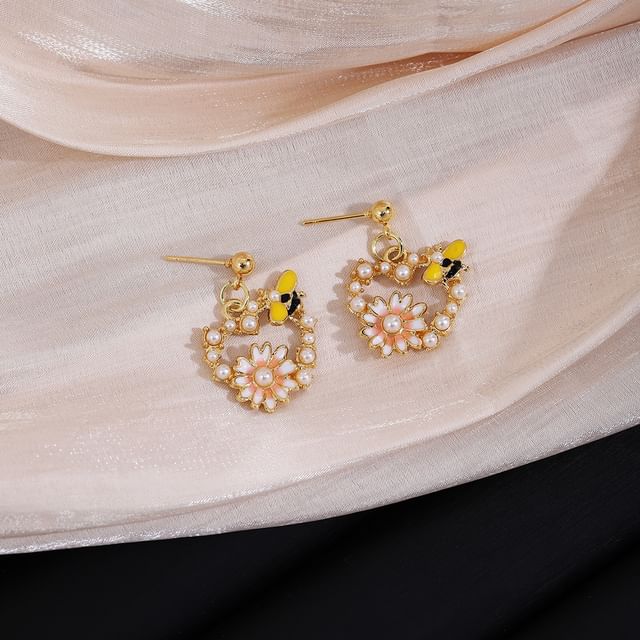 Floral Faux Pearl Bee Alloy Drop Earring