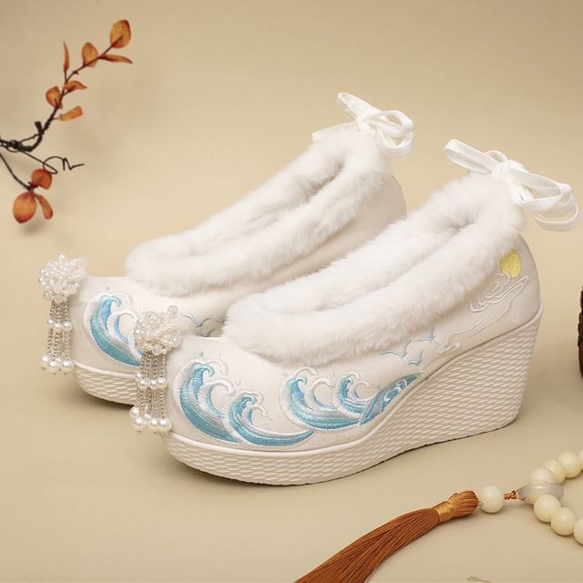 Fleece-Lined Heel Embroidered Wedge Pumps