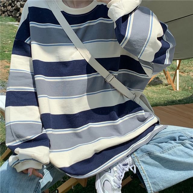 Round Neck Striped Sweatshirt