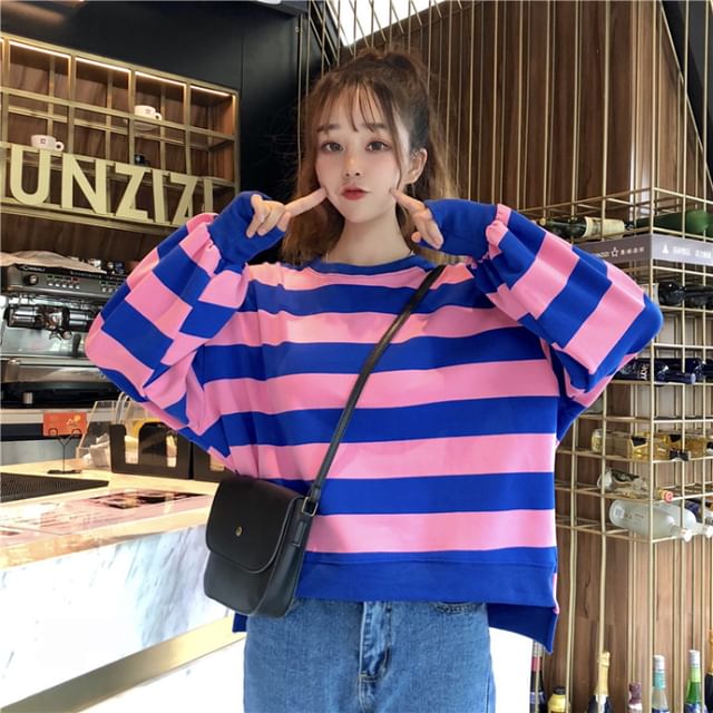 Round Neck Striped Slit Sweatshirt