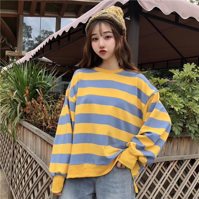 Round Neck Striped Slit Sweatshirt