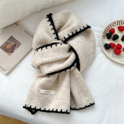 Contrast Trim Label Applique Scarf