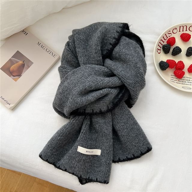 Contrast Trim Label Applique Scarf