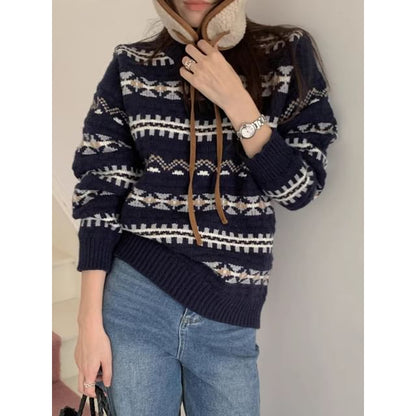 Round Neck Patterned Sweater