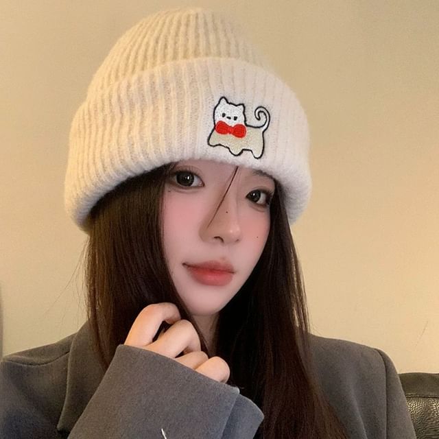 Beanie Cat Embroidered Knit