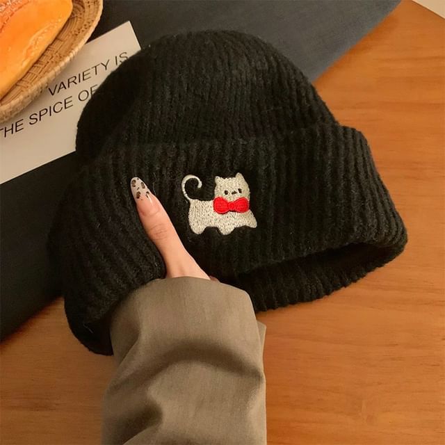 Beanie Cat Embroidered Knit