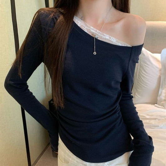 Off-Shoulder Lace Tee Slim Fit