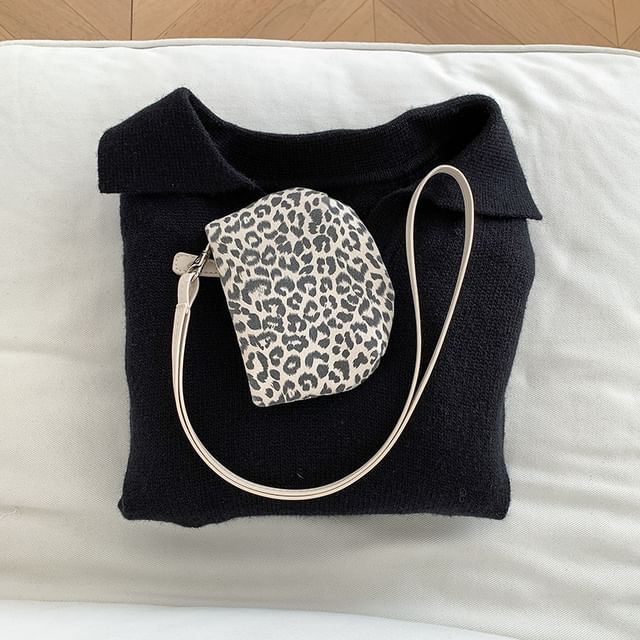 Print Pouch Leopard Necklace