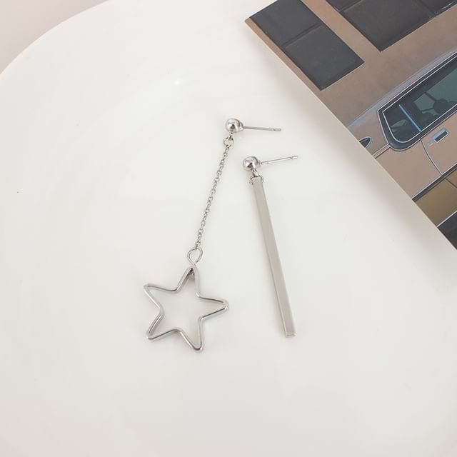 Clip Earring Asymmetrical / Star On Drop