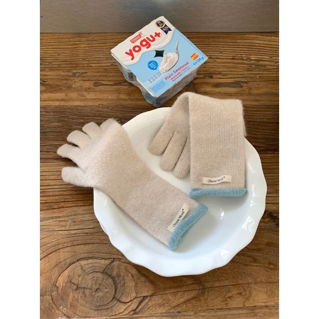 Knit Trim Gloves Contrast Applique