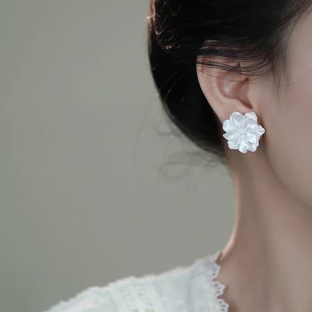 On / Clip Flower Stud Earring