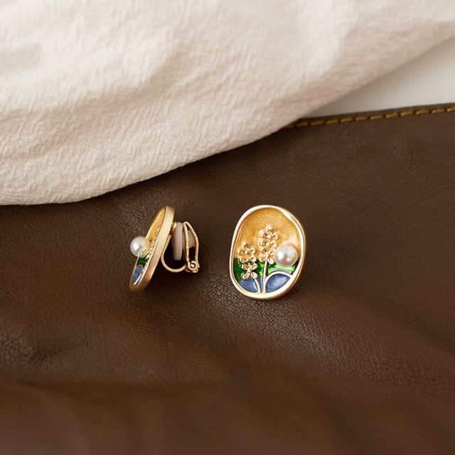 Enamel Stud Clip Earring Faux Pearl / On