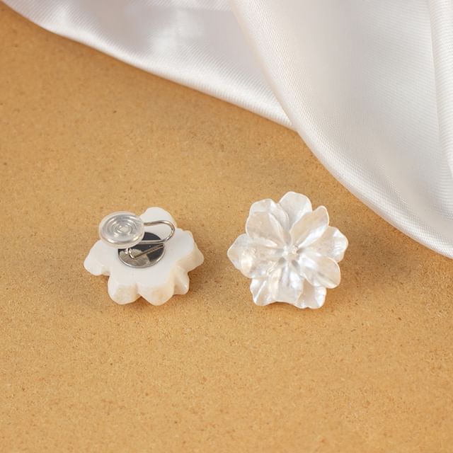 On / Clip Flower Stud Earring