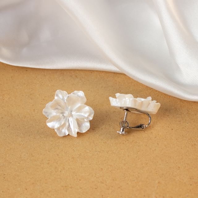 On / Clip Flower Stud Earring
