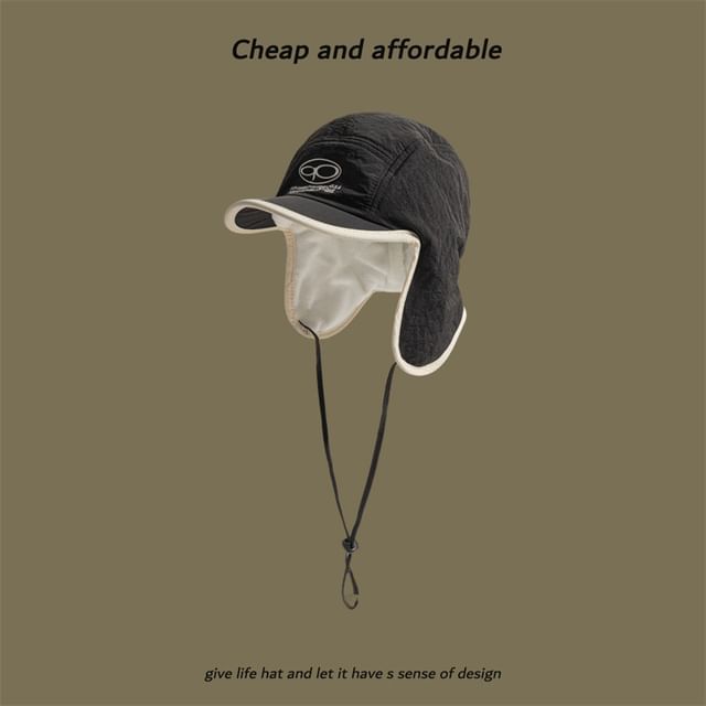 Lettering Print Hat Trapper