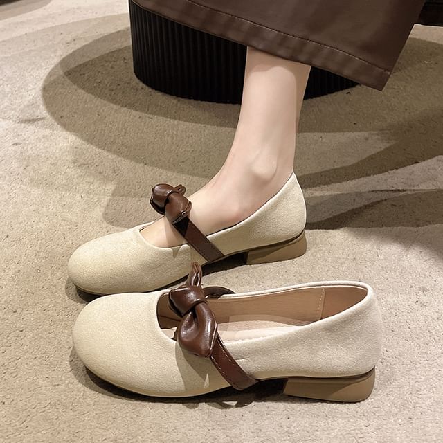 Mary Bow Two Shoes Accent Tone Jane