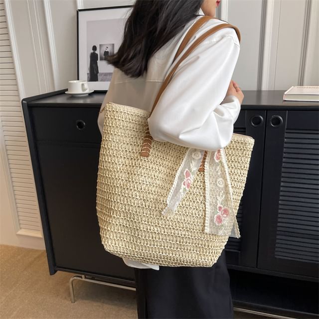 Straw + Set: Bag Scarf Tote
