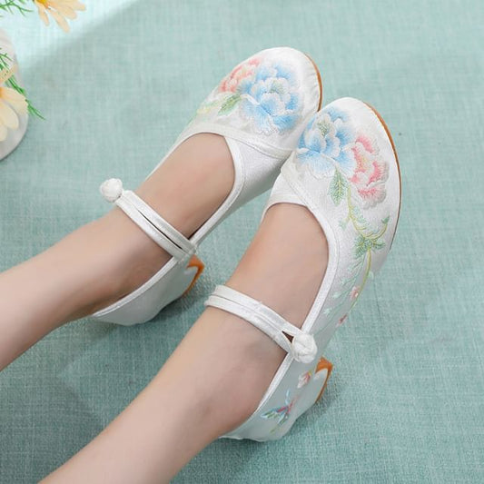 Heel Pumps Floral Embroidery Block