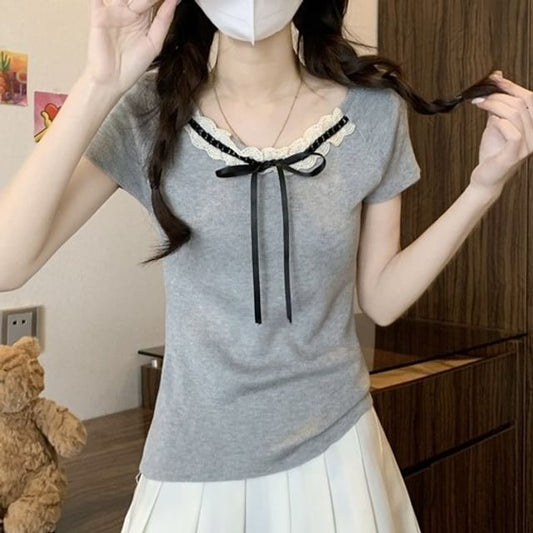 Bowknot Knit Top with Lace Trim and Short Sleeves
