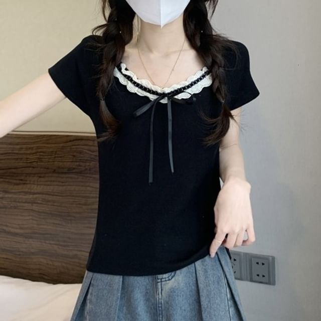 Bowknot Knit Top with Lace Trim and Short Sleeves
