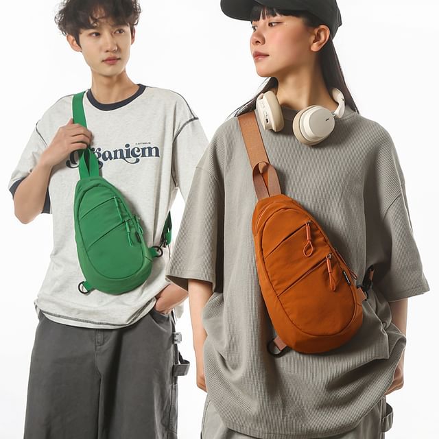 Plain Sling Bag Zip