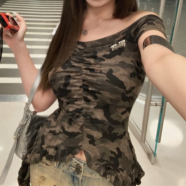 Trim Tee Print Cap-Sleeve Slim Camo Fit Off-Shoulder Asymmetrical Ruffle