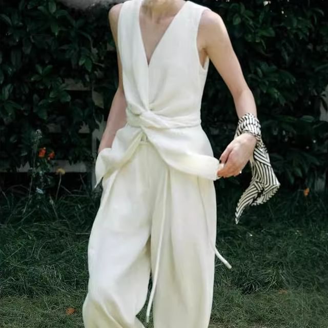 Slit Wide Plain V-Neck High Top Tank Rise Knot / Pants Leg