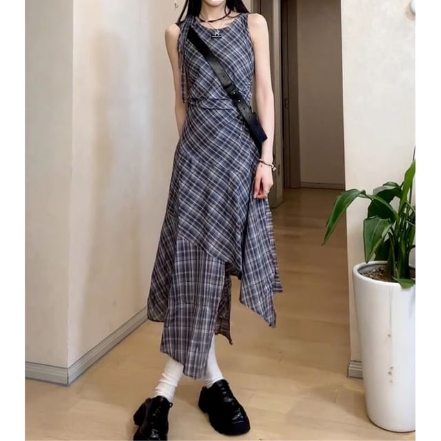 Asymmetric Plaid A-Line Maxi Dress with Sleeveless Round Neck