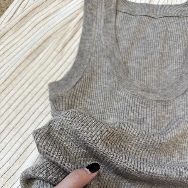 Plain Top Tank Neck Scoop Knit