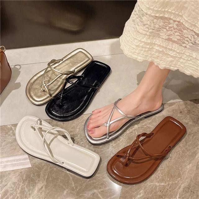 Strappy Flip-Flops Knot
