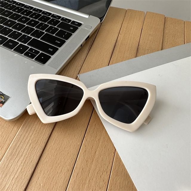 Oversized Cat-Eye Sunglasses
