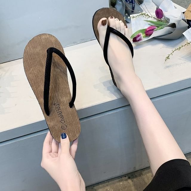 Flat Flip-Flops