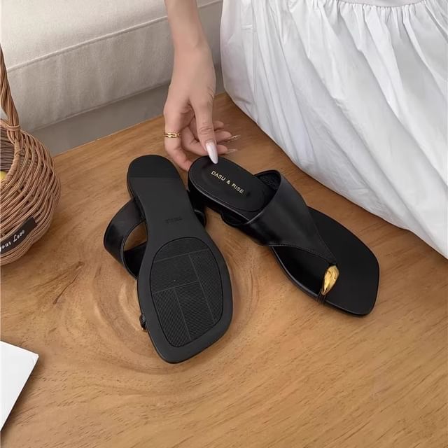 Metal Accent Faux Leather Toe Loop Flat Slide Sandals