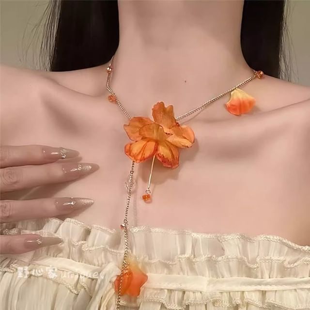 Fringed Flower Necklace Lariat