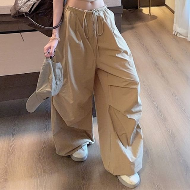 Short-Sleeve Round Neck Plain Slim Fit Crop Tee / Drawstring Waist Baggy Cargo Pants