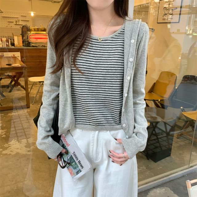 Striped Mock Two-Piece V-Neck Long-Sleeved Fitted Knit Top