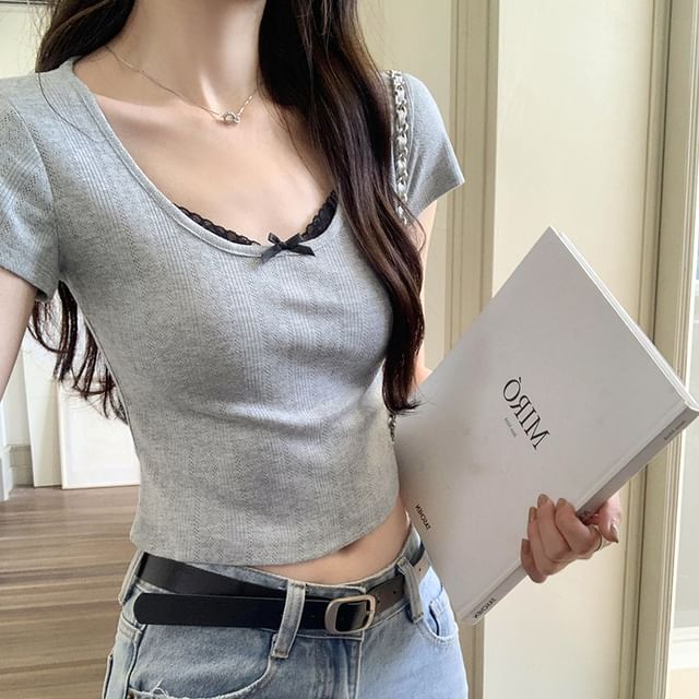 Trim Short Scoop Sleeve Neck Lace Crop Top