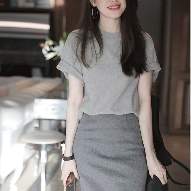 Set: Plain Round-Neck Short-Sleeved T-Shirt + High-Waisted Mini Pencil Skirt