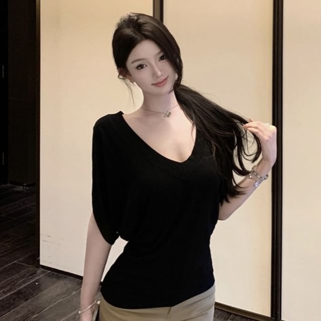 Plain Slim-Fit Batwing-Sleeved V-Neck T-Shirt