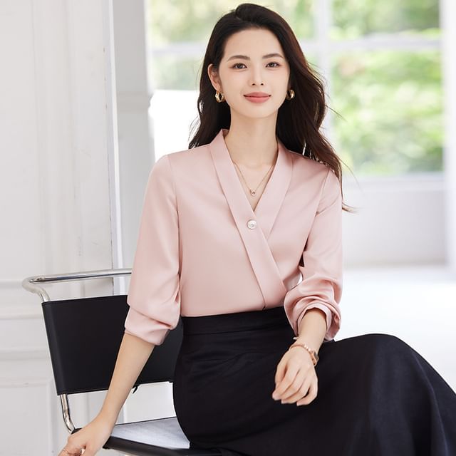 Plain V-Neck Long-Sleeved Blouse / High-Rise Midi Straight Skirt