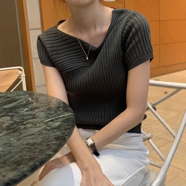 Plain Ribbed Boat-Neck Short-Sleeved Knit Top