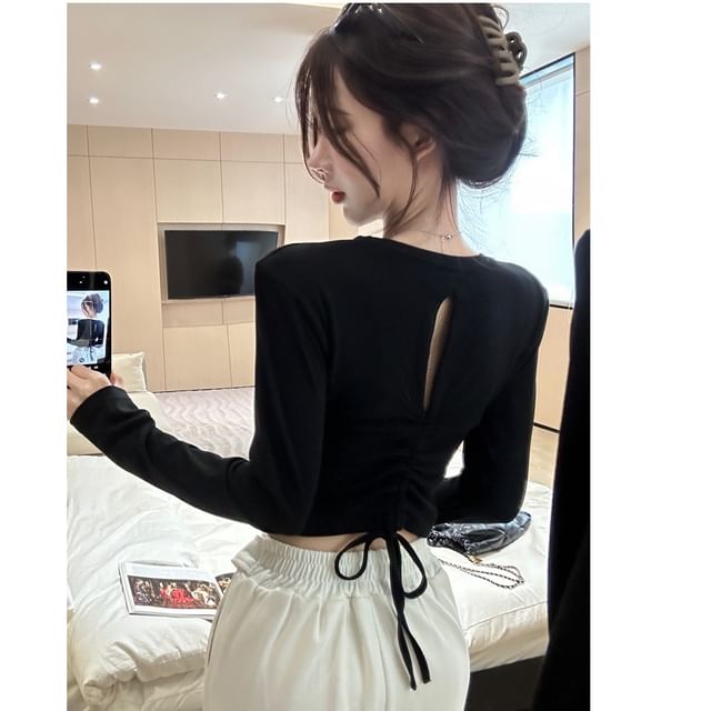 Plain Open-Back Long-Sleeved Crop Top