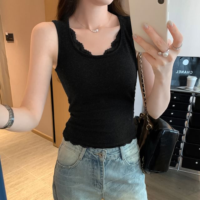 Lace Panel Scoop Neck Slim Fit Crop Tank