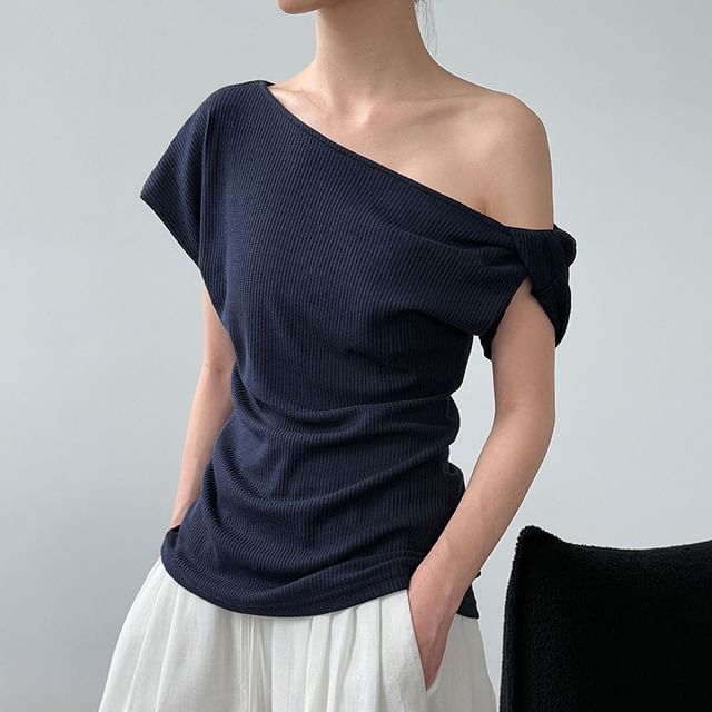 Asymmetric Off-Shoulder Short-Sleeved Plain Ribbed Slim-Fit Tee