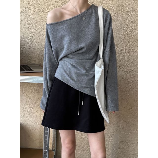 Boat-Neck Ruched Asymmetric Slit Long-Sleeved Tee