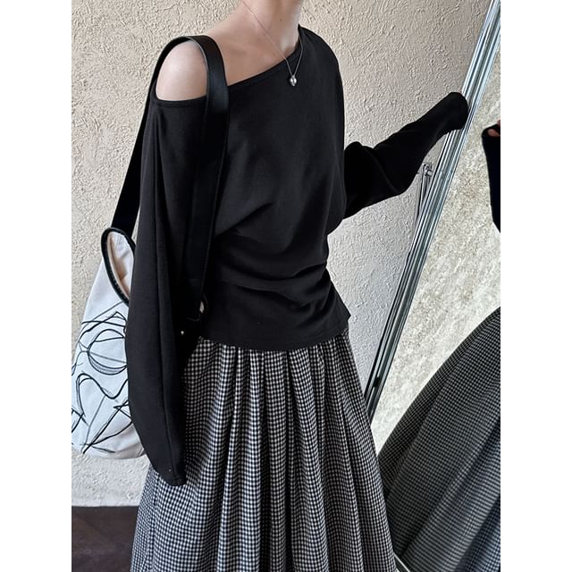 Boat-Neck Ruched Asymmetric Slit Long-Sleeved Tee
