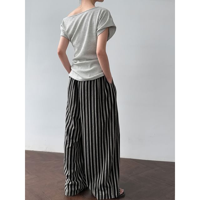 Asymmetric Off-Shoulder Short-Sleeved Plain Ribbed Slim-Fit Tee