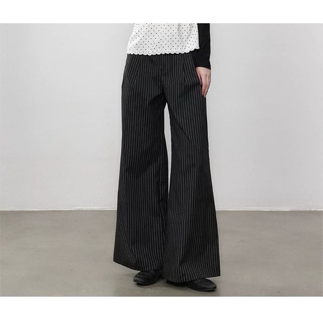 Long-Sleeve Off-Shoulder Plaid Crop Top / High Waist Striped Wide Leg Pants